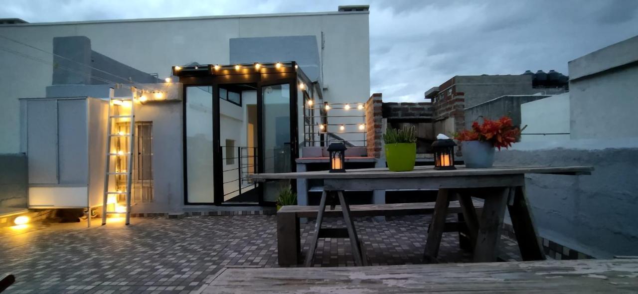 House With Large Terrace, Jacuzzi And Gated Parking For One Car Βίλα Μοντεβιδέο Εξωτερικό φωτογραφία